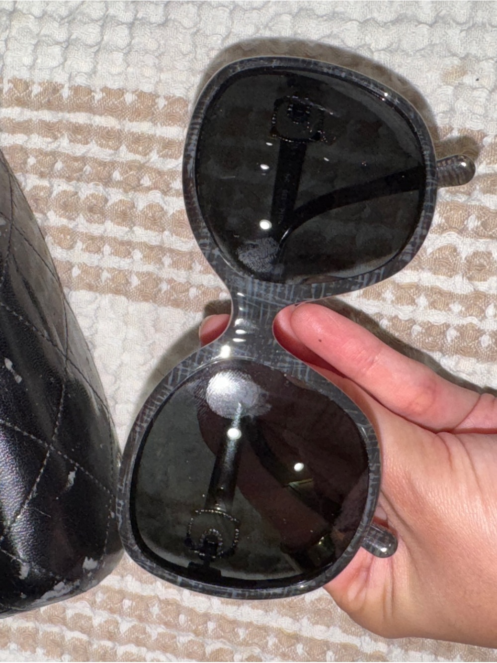 CHANEL Black Sunglasses with Yellow CC Medallion tweed - Picture 6 of 8